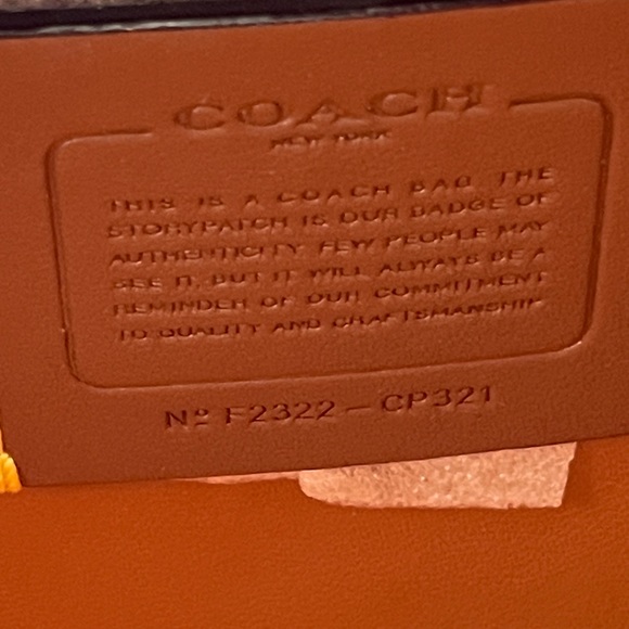 Coach Fish Bag In Signature Leather Imported - Picture 13 of 13